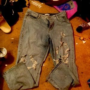 Ripped skater jeans trendy nice with belt